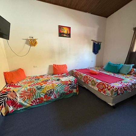 Cheap Hostel Quepos Kültér fotó