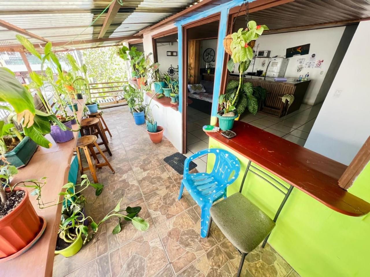 Cheap Hostel Quepos Kültér fotó