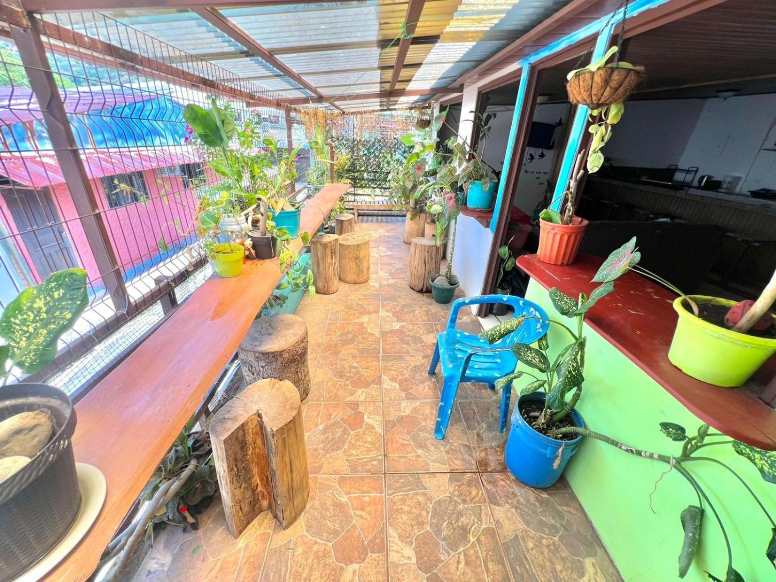 Cheap Hostel Quepos Kültér fotó
