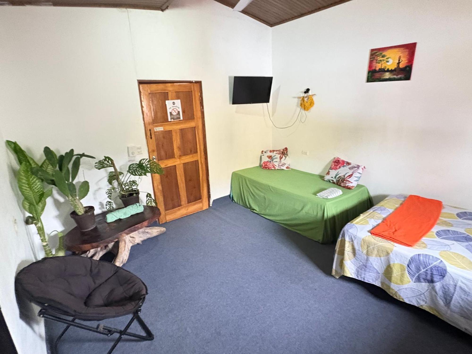 Cheap Hostel Quepos Kültér fotó