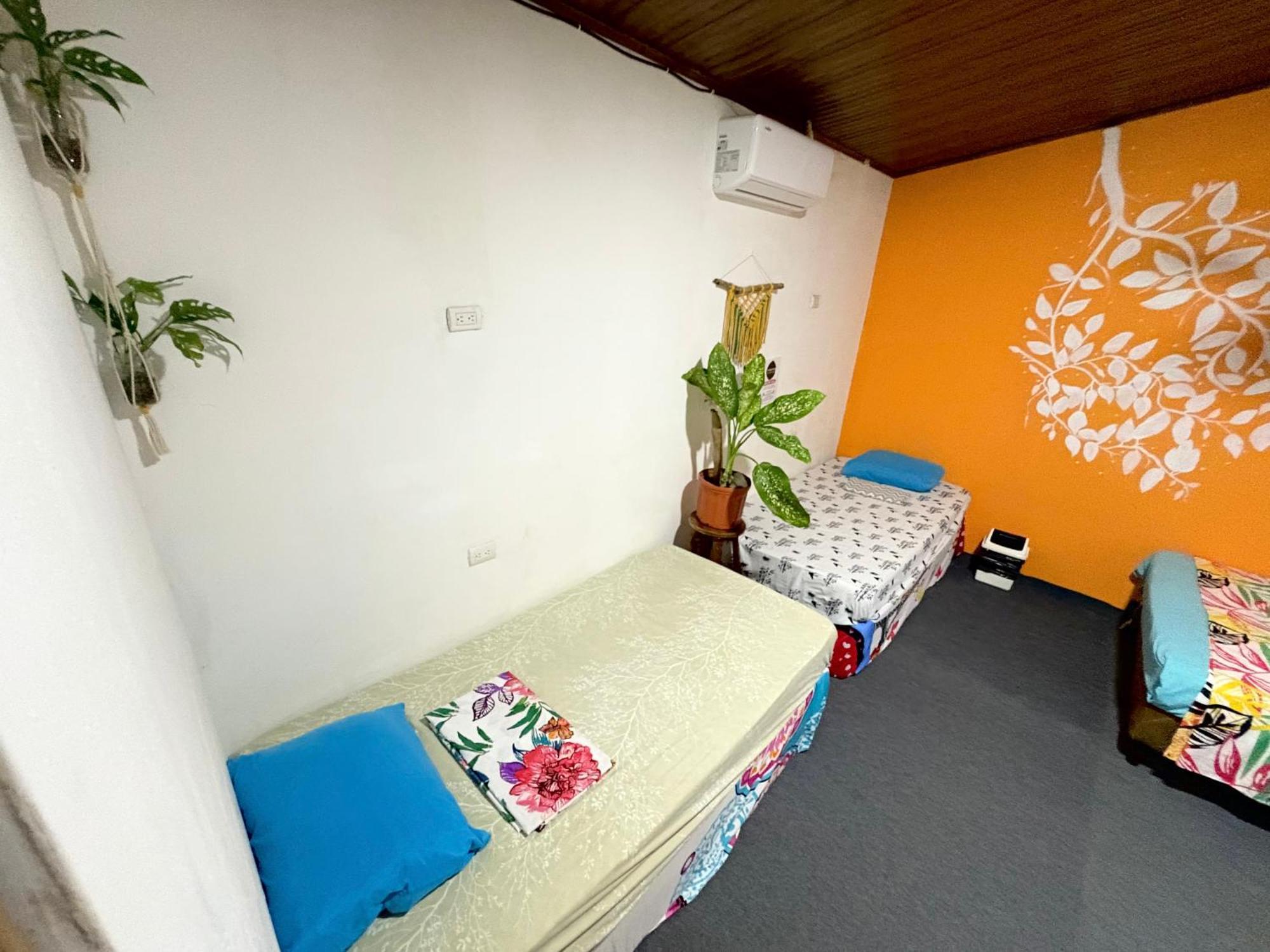 Cheap Hostel Quepos Kültér fotó