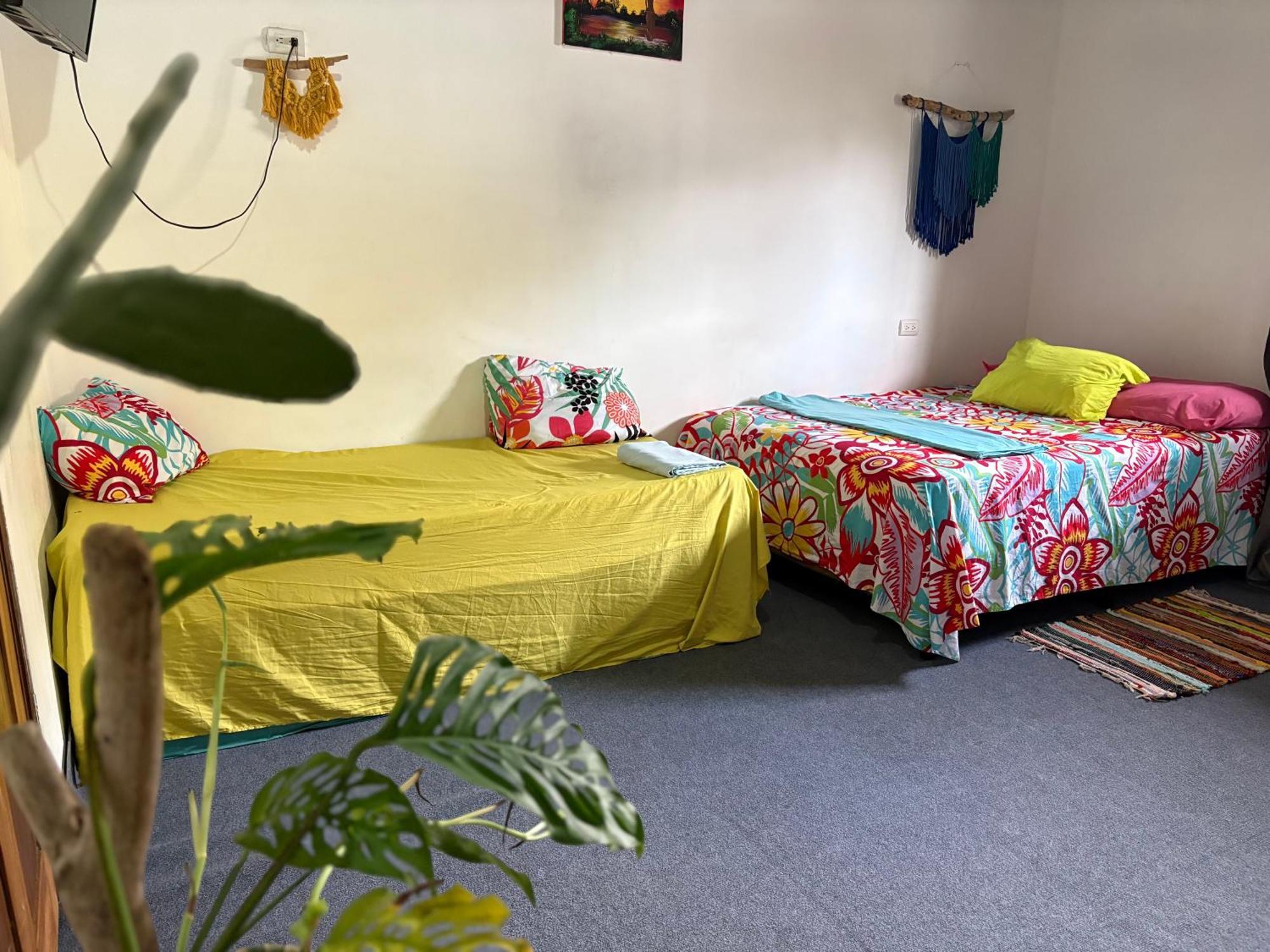 Cheap Hostel Quepos Kültér fotó