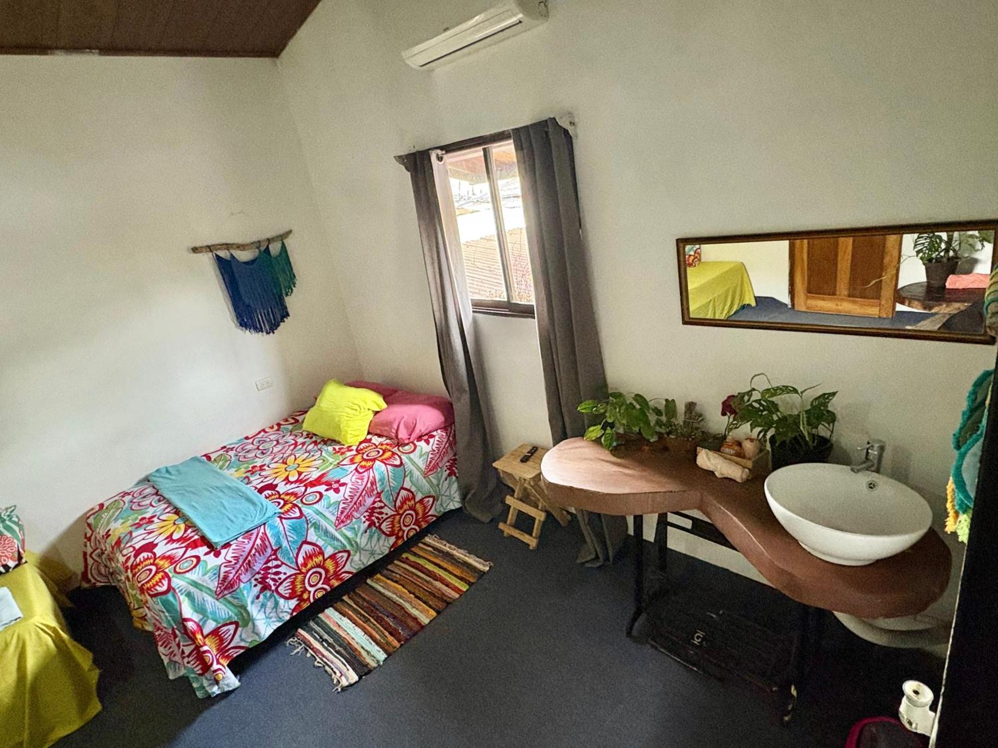 Cheap Hostel Quepos Kültér fotó